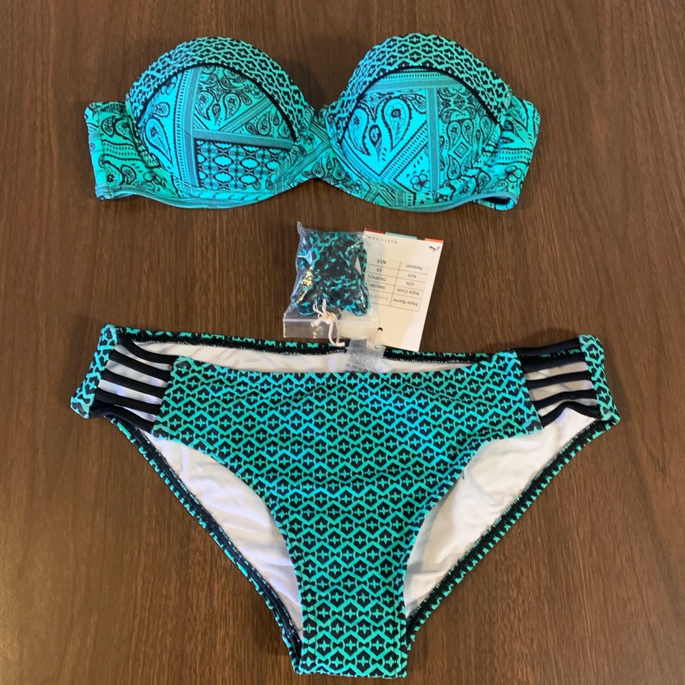BNWT Jr/Womens 2 piece Swimwear (size Med)
